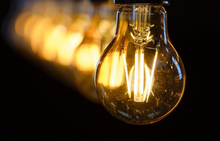 LEDダウンライト照明だけじゃ味気ない!ペンダントライトでお家に個性を